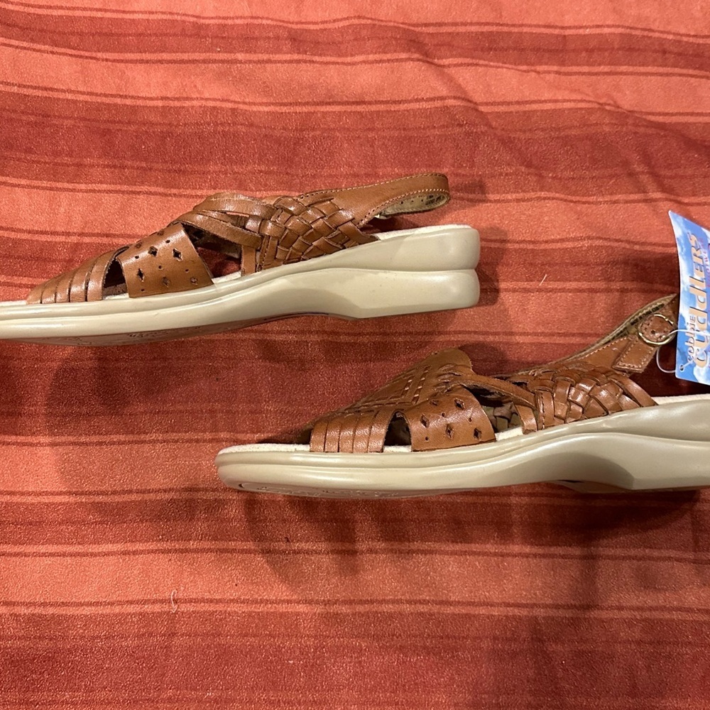 Cobbie Cuddlers Leather Sandals 8.5M Brown PORON 4000 Comfort Footbed NWT - Picture 3 of 11